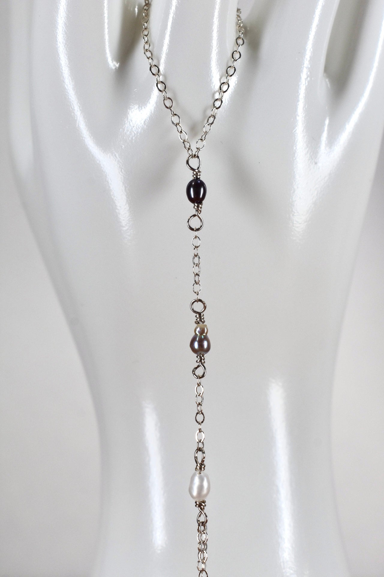 Mini Cone Ombré Pearl Hand Chain