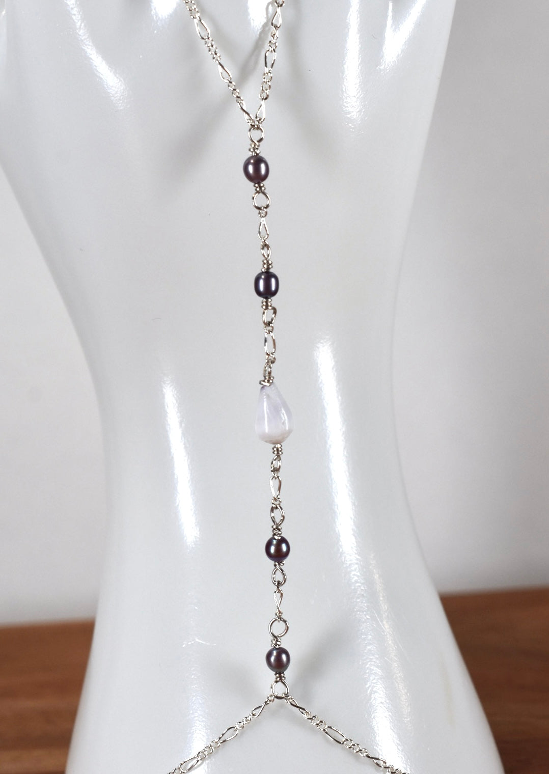 Mini Cone Ombré Pearl Hand Chain