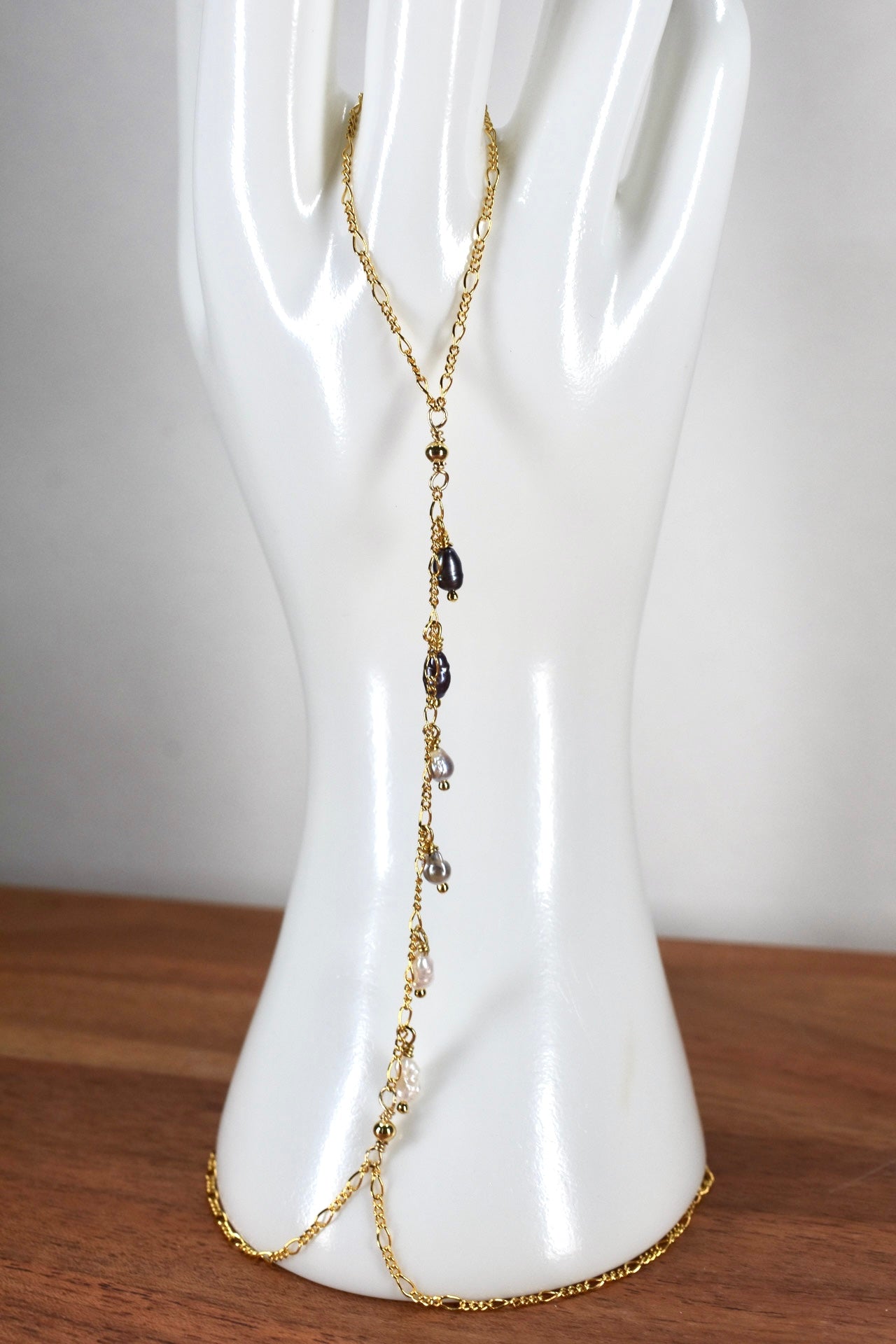 Ombré Pearl Charm Hand Chain